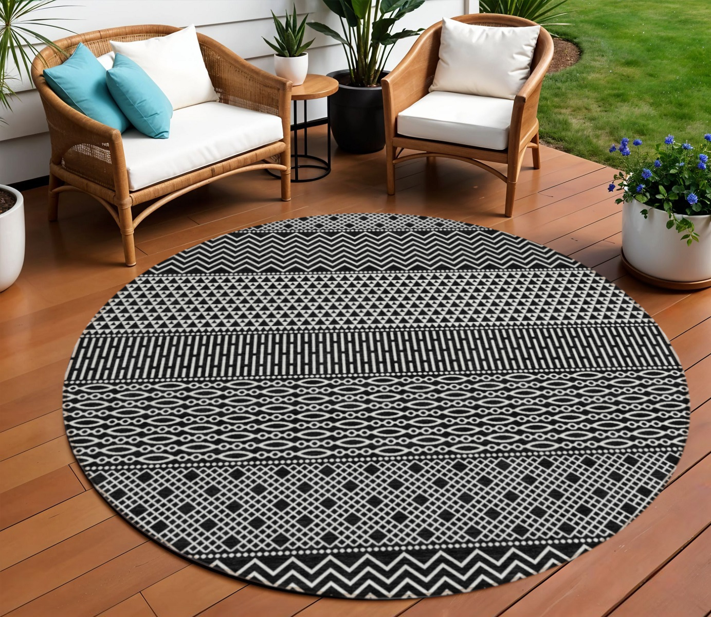8' Black And Ivory Round Chevron Washable Indoor Outdoor Area Rug-612240-1