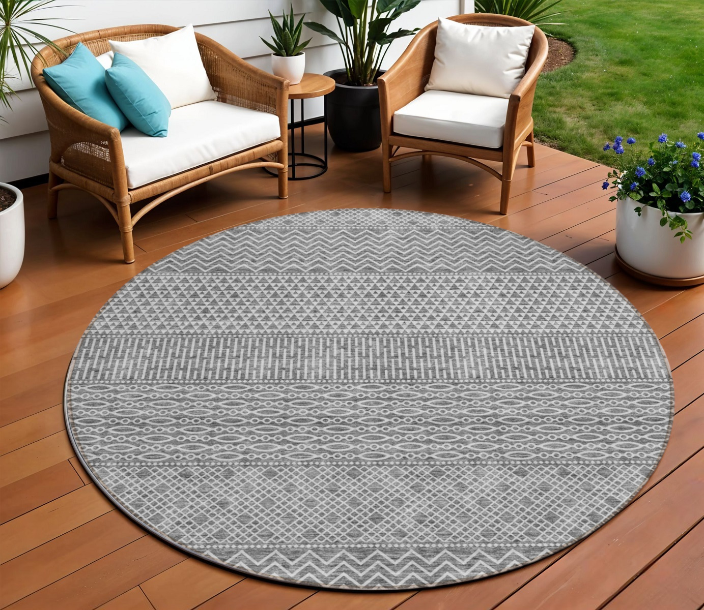 8' Gray And Silver Round Chevron Washable Indoor Outdoor Area Rug-612264-1