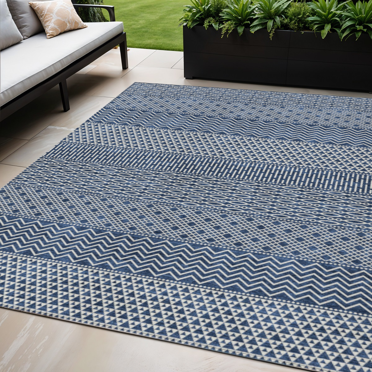 5' X 8' Navy Blue And Ivory Chevron Washable Indoor Outdoor Area Rug-612281-1