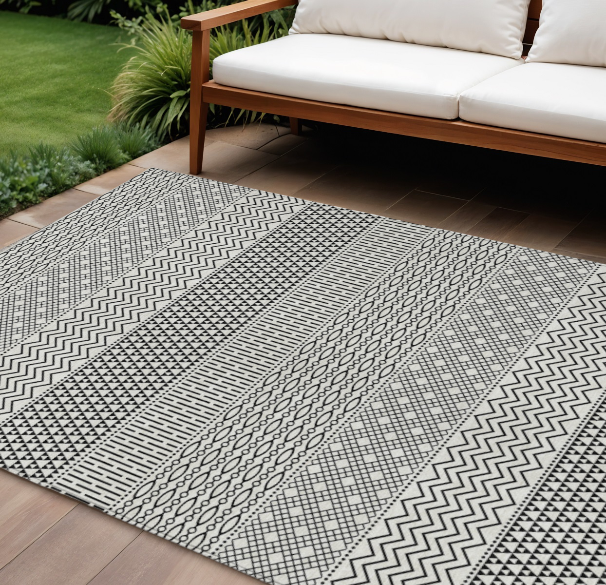 9' X 12' White And Black Chevron Washable Indoor Outdoor Area Rug-612302-1