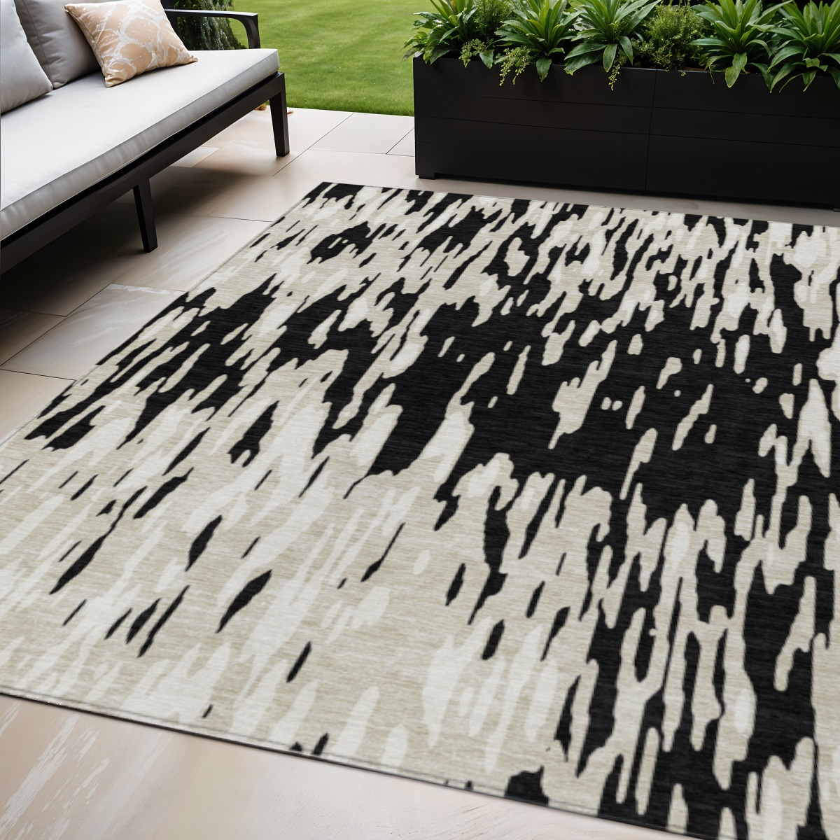 5' X 8' Black And Ivory Abstract Washable Indoor Outdoor Area Rug-612636-1