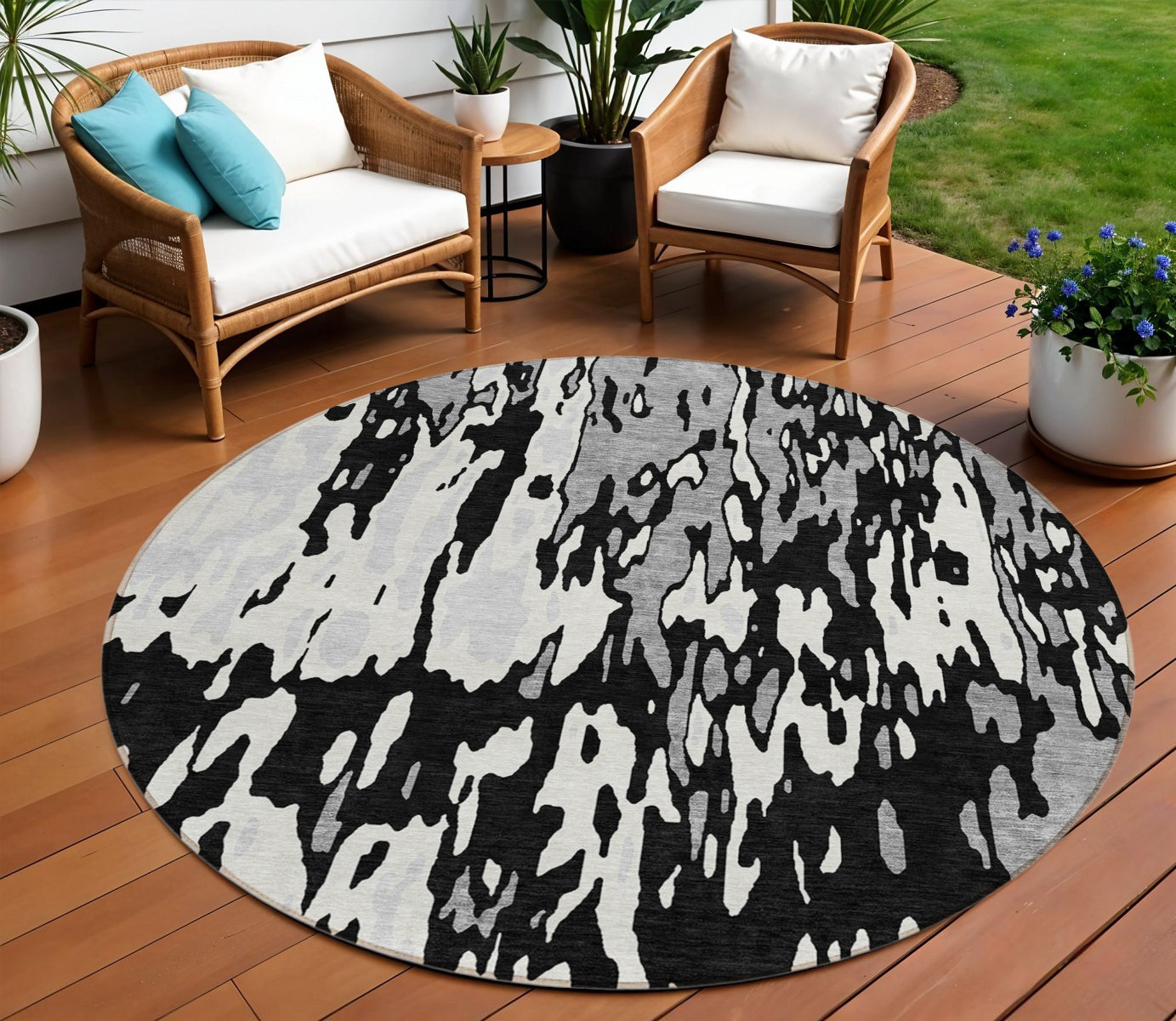 8' Black And Ivory Round Abstract Washable Indoor Outdoor Area Rug-613328-1