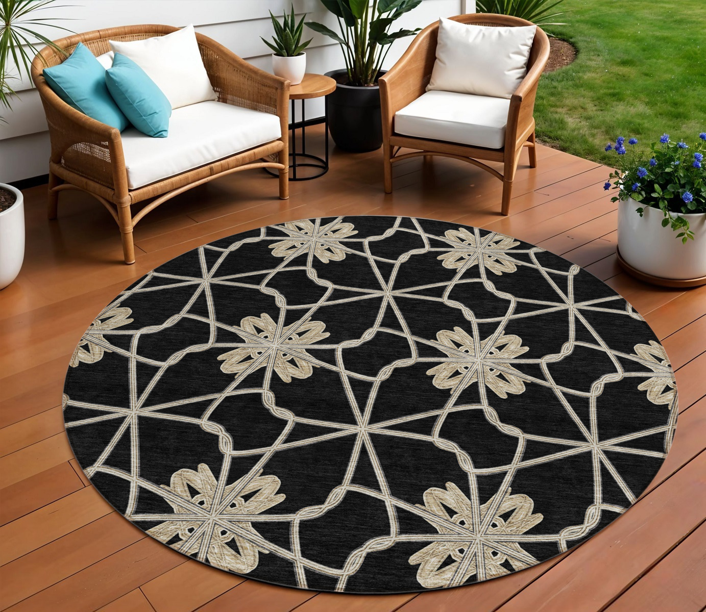 8' Black And Ivory Round Geometric Washable Indoor Outdoor Area Rug-613406-1