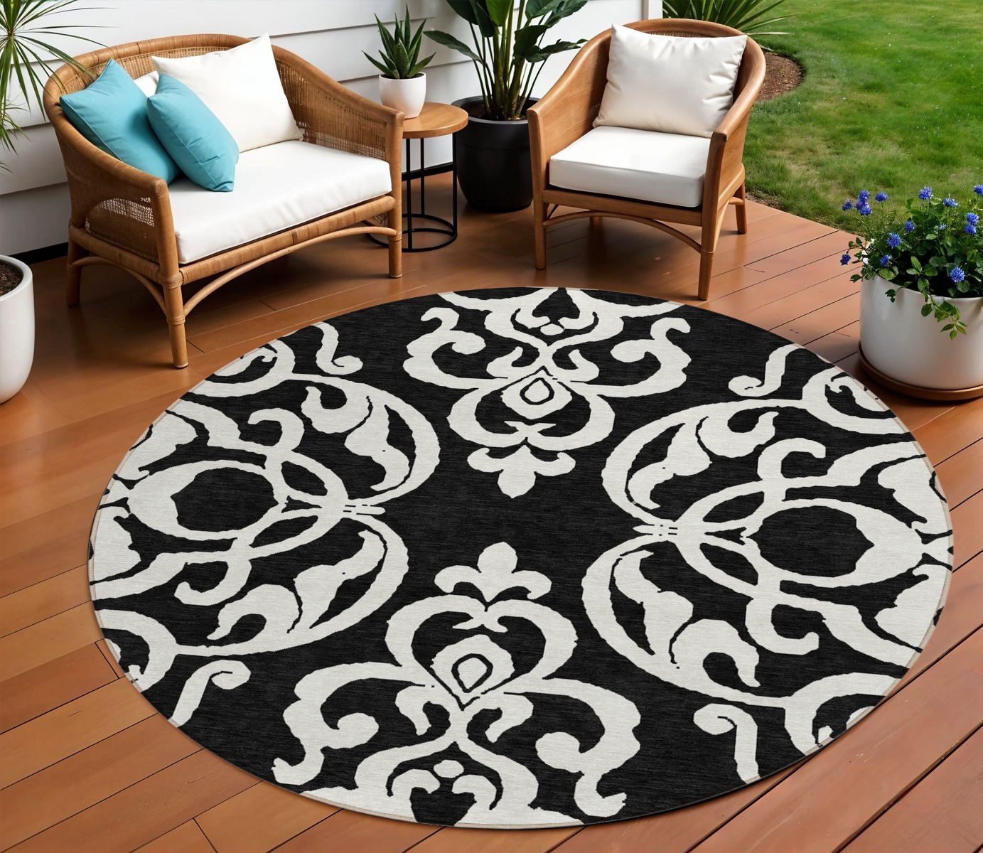 8' Black And Ivory Round Damask Washable Indoor Outdoor Area Rug-614409-1